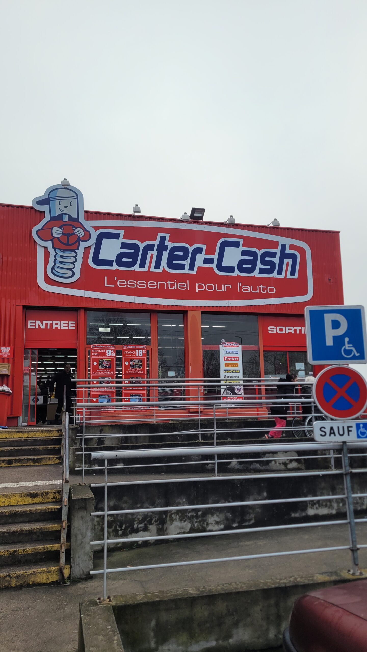 Devanture du centre Re-FAP chez Carter-Cash à Sarcelles pour le nettoyage de filtre à particules